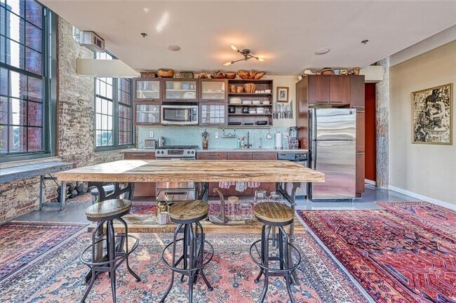 Building Photo - 170 Boulevard SE