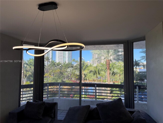 Building Photo - 19101 NE 36th Pl