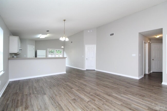 Building Photo - 2081 Sequoia Cir