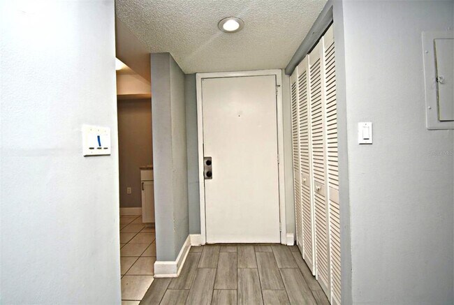 Building Photo - 610 Cranes Way