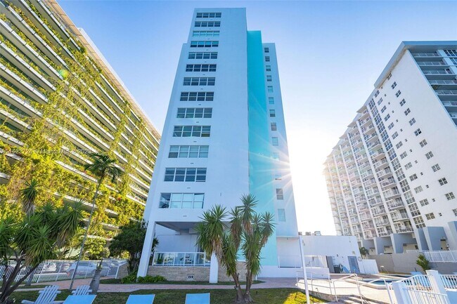 Building Photo - 1250 West Ave