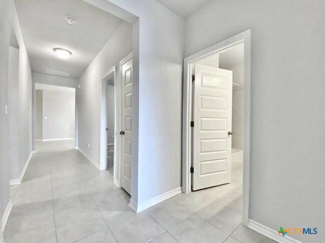 Building Photo - 816 Alta Wy