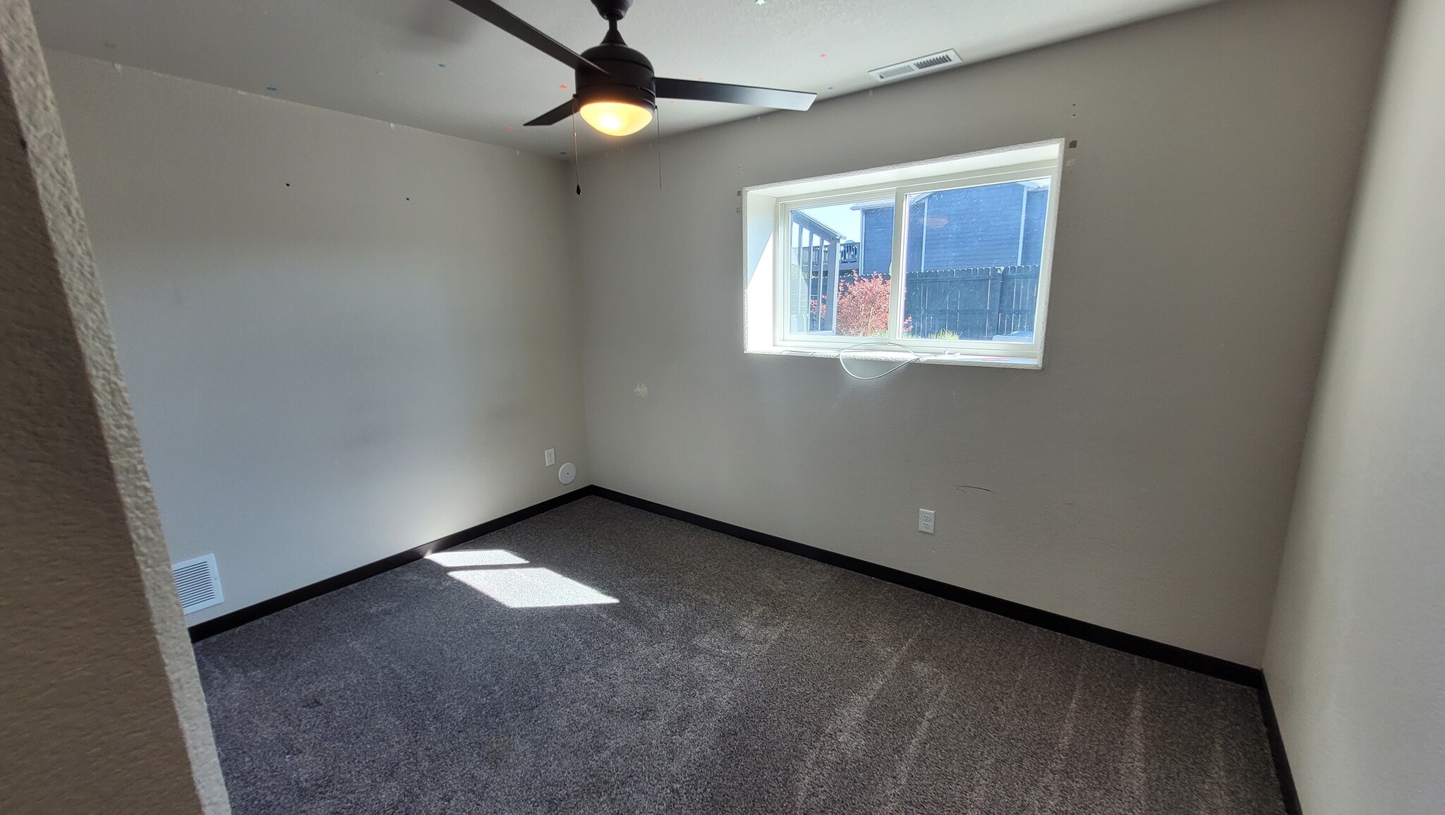 Building Photo - 541 Mace Dr