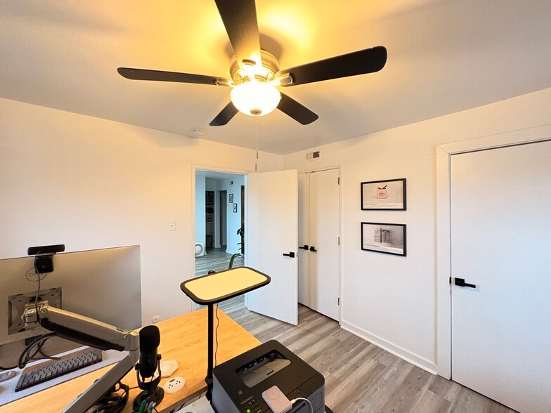 Building Photo - 5737 Hobart St