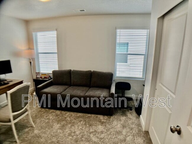 Building Photo - 707 Miller Ave