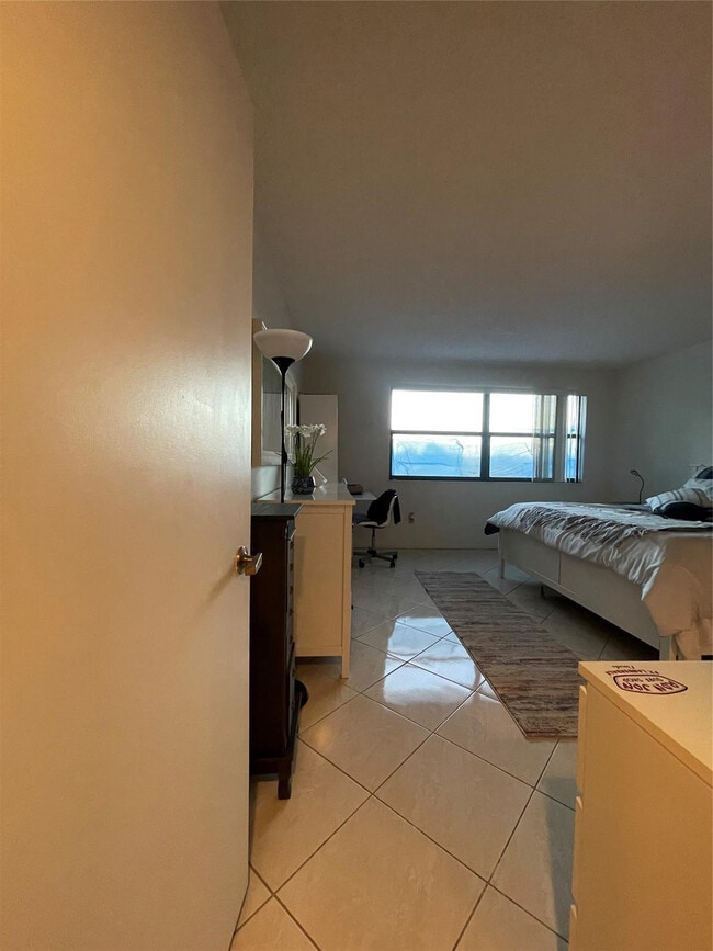 Building Photo - 16141 Blatt Blvd