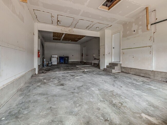 Building Photo - Newly remodeled home