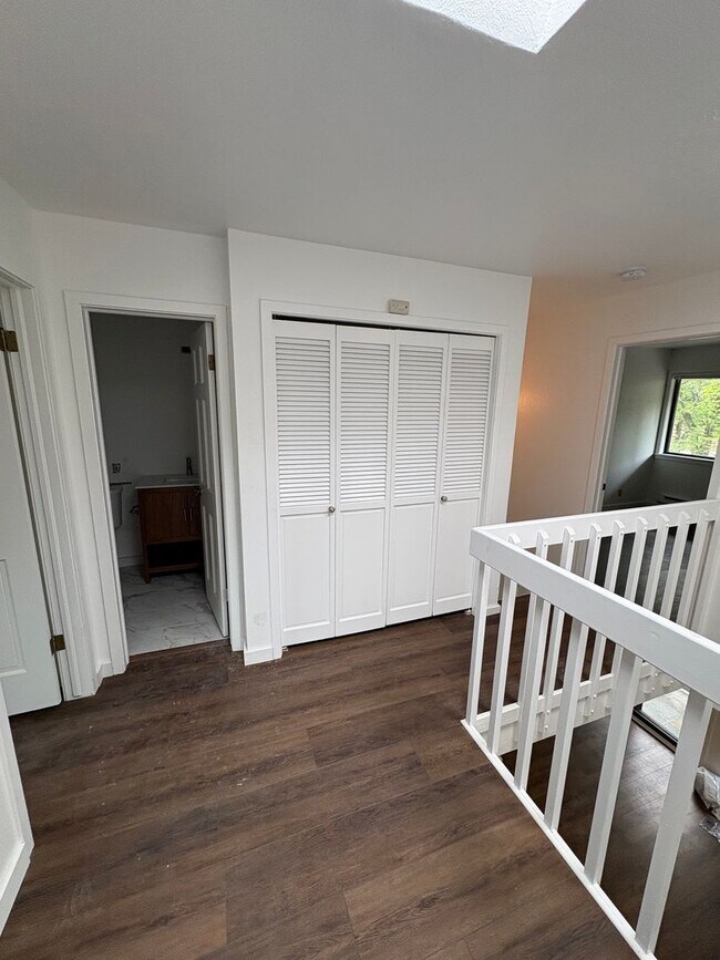 Building Photo - Completely Renovated 2 Bed 1.5 Bath West Pearl Street Condo W/Hiking Trails In Your Backyard.
