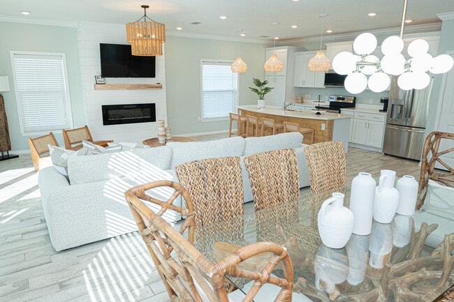 Building Photo - 6619 Carlinga Dr