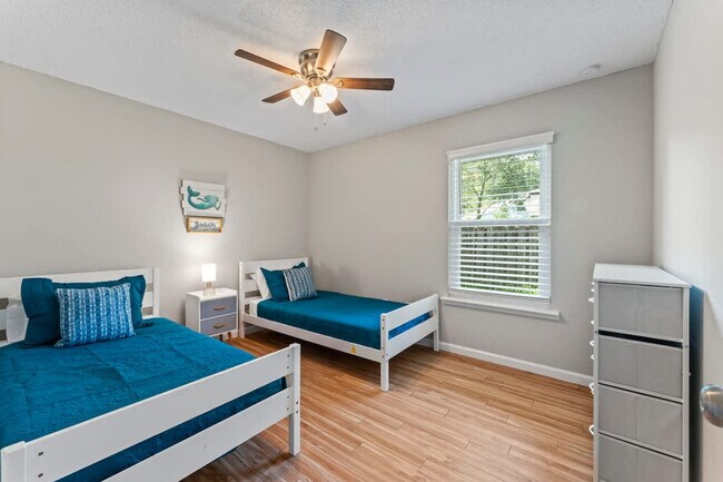Building Photo - 10383 Chatwood Ct