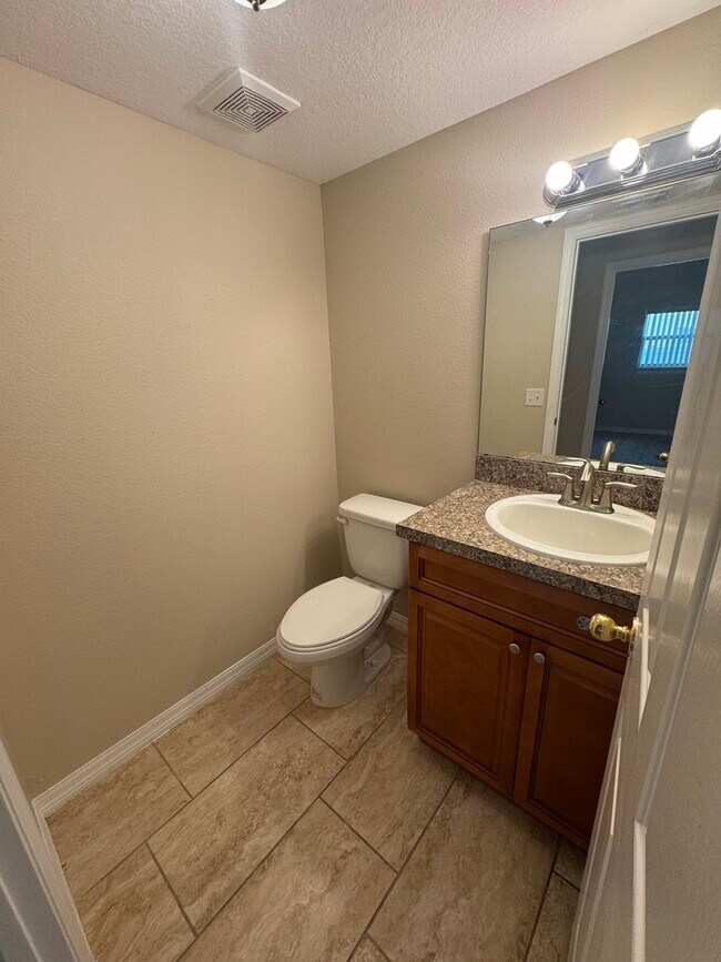Building Photo - 527 Bristol Cir