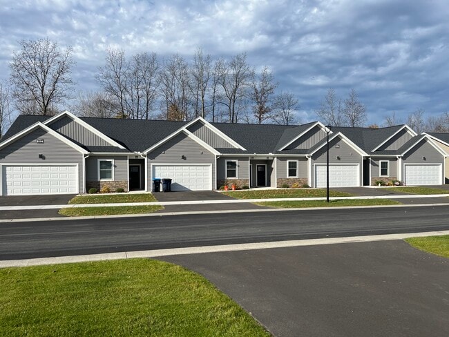 Building Photo - 2104 Community Ln