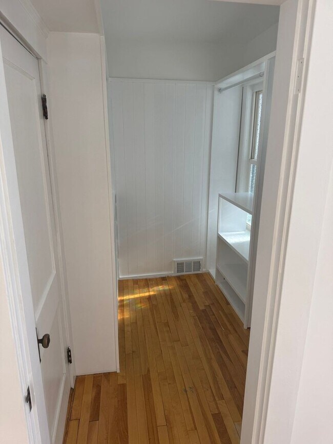 Building Photo - 2-4 Harding St