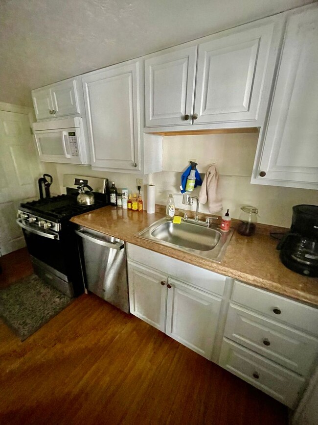 Building Photo - 2 Bed 1 Bath- Pittsburgh PA