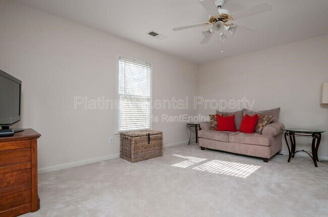 Building Photo - 925 Briars Bend