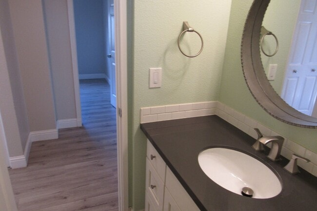 Building Photo - Beautiful 3 Bed/2.5 Bath Single Family in Highly Desirable Castro Valley Neighborhood