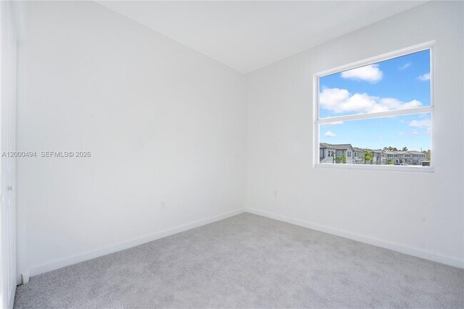 Building Photo - 250 10th Ct