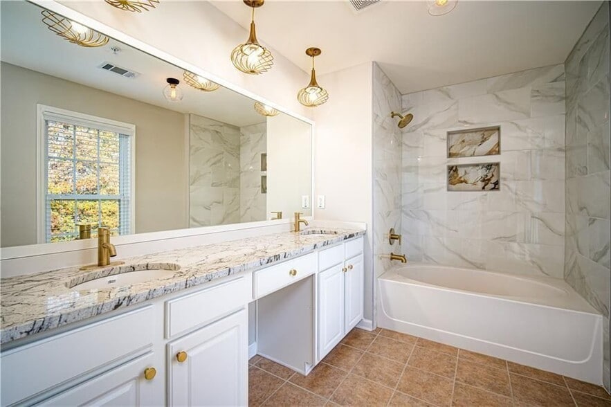 Building Photo - 265 Balaban Cir