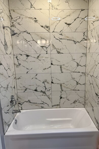 Bathroom - 9438 S Bishop