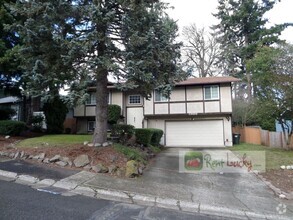 Building Photo - Stunning and LARGE Remodeled 3-Bedroom Hom...