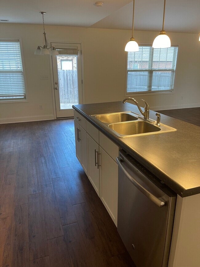 Building Photo - 1511 Joy St SE