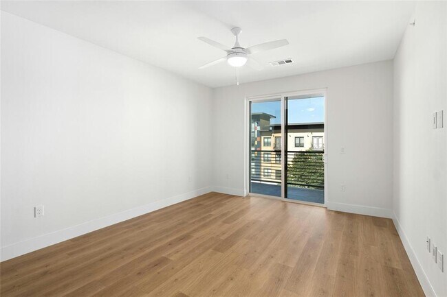 Building Photo - 1701 Simond Ave