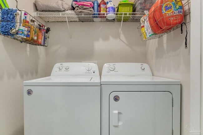 Building Photo - 2568 Sutton Pl Dr