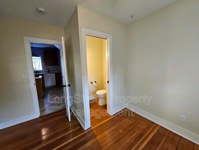 Building Photo - 7855 N Wabash Ave