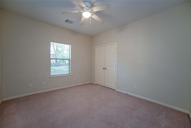 Building Photo - 93 Wick Willow Dr