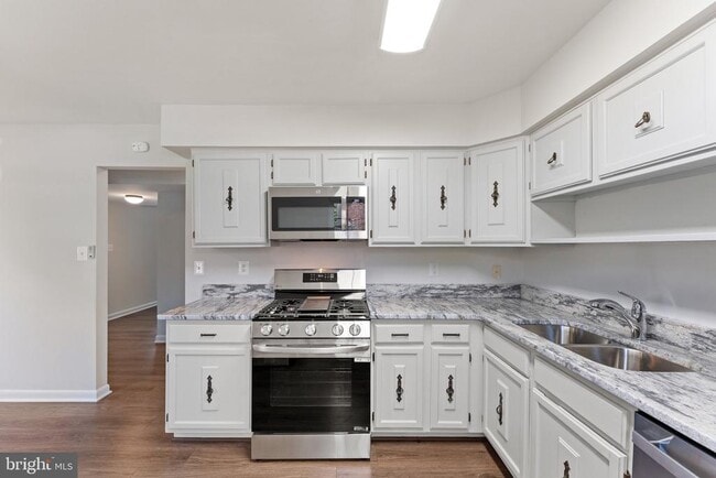 Building Photo - 15001 Cherrydale Dr