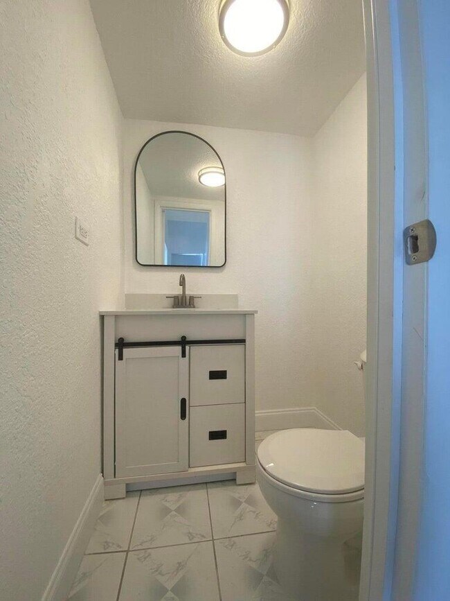 Building Photo - 3031 E Missionwood Ln