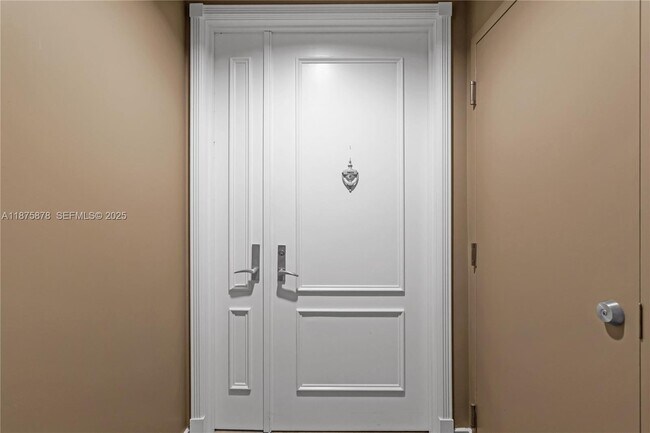 Building Photo - 848 Brickell Key Dr