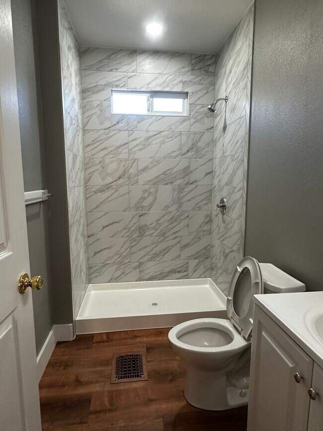 Building Photo - 1718 7th Ave