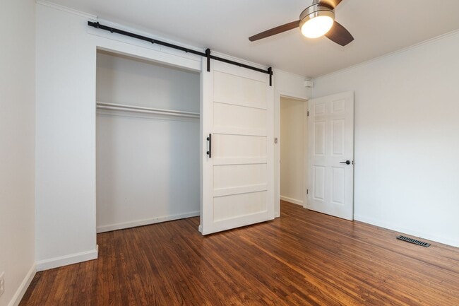 Building Photo - Beautiful 3 bedroom 1 bath, Available in April!