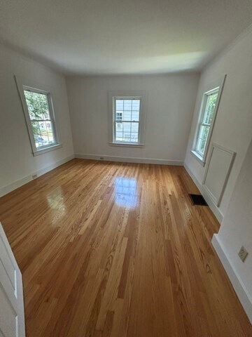 Building Photo - 56 Bancroft Park