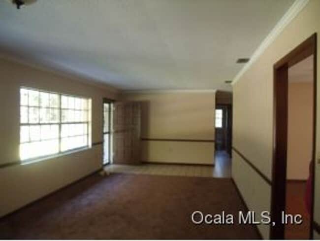 Building Photo - PRIVATE, 3 BEDROOM 2 BATH, 2 CAR GARAGE, W...