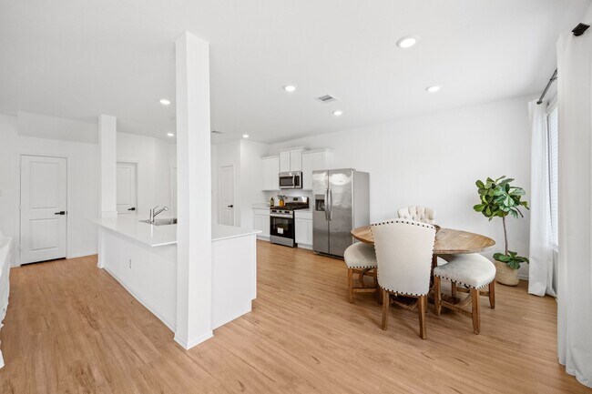 Building Photo - 2019 Iris Hls Ln