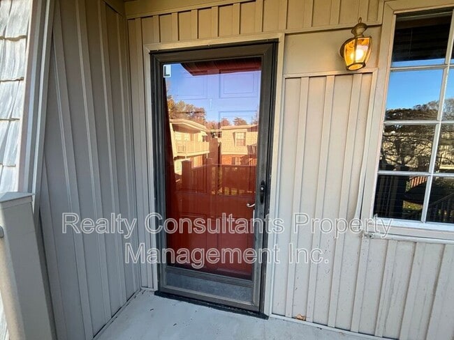 Building Photo - 3830 Country Club Rd