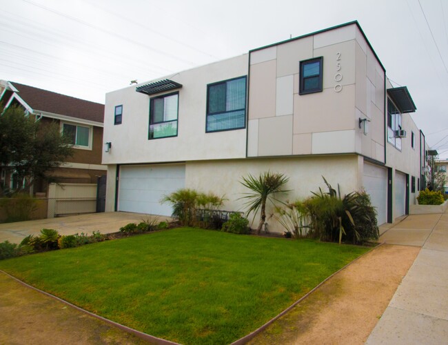 Building Photo - 2500 Mathews