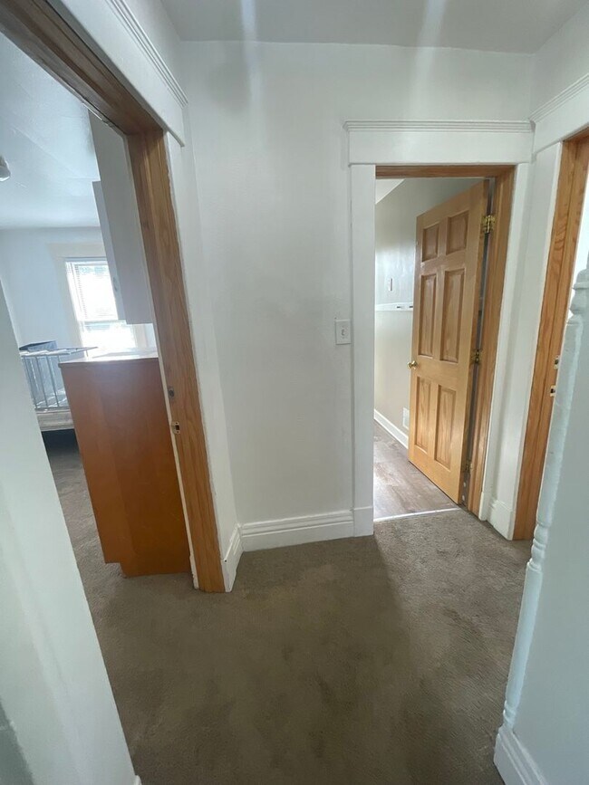 Building Photo - 841 E University Ave