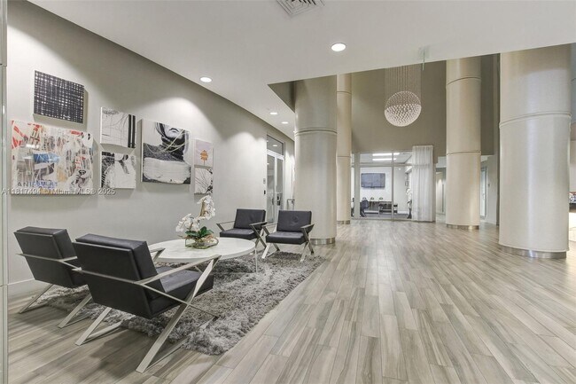 Building Photo - 1750 N Bayshore Dr