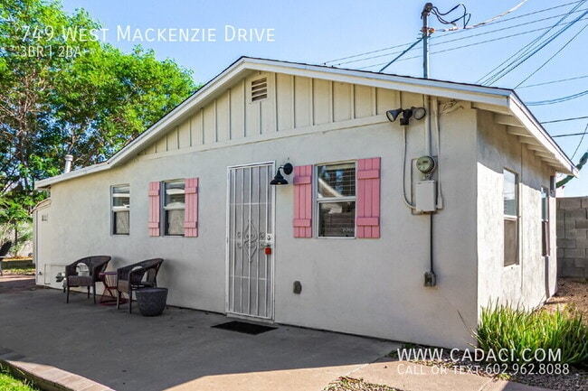 Building Photo - 749 W MacKenzie Dr