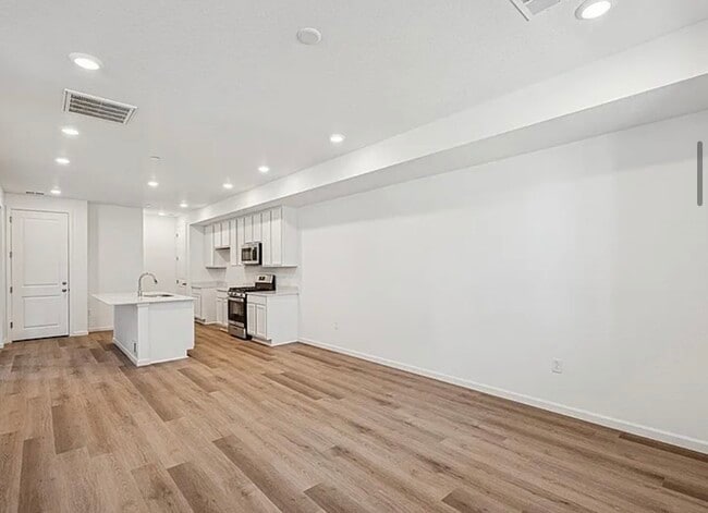 Building Photo - 1334 Penner Dr