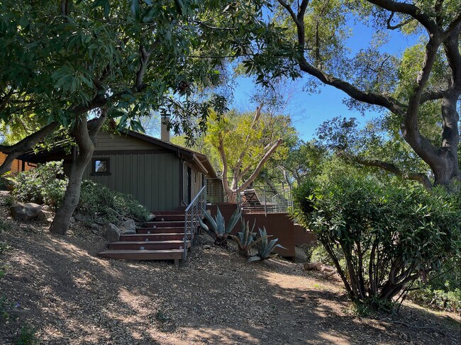 Building Photo - 21273 Entrada Rd