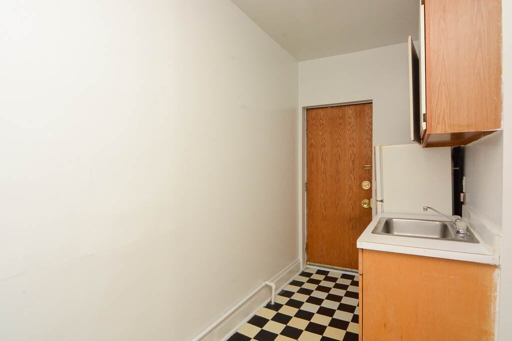 Building Photo - 3304 W Schubert Ave