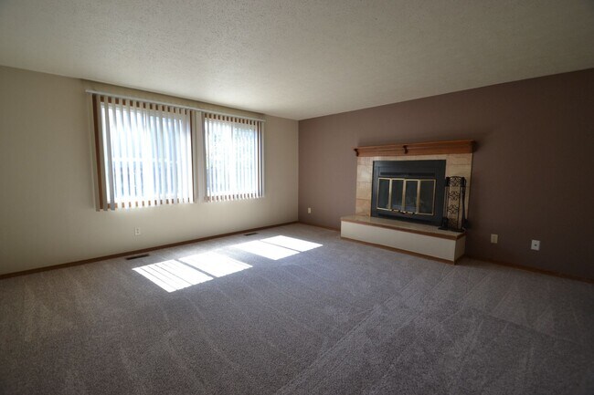Building Photo - 2220 Piros Dr
