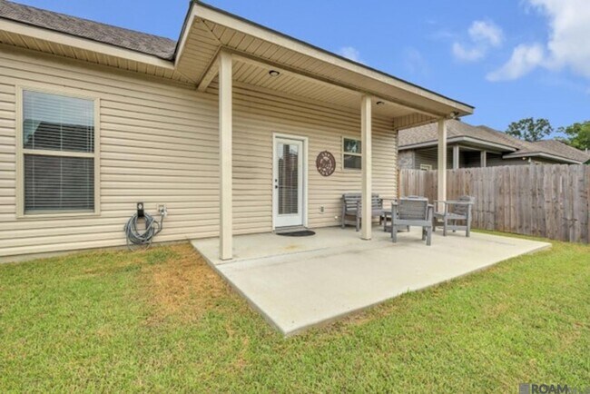 Building Photo - 7248 Kenilworth Crossing Ave