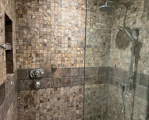 Building Photo - 8400 De Longpre Ave