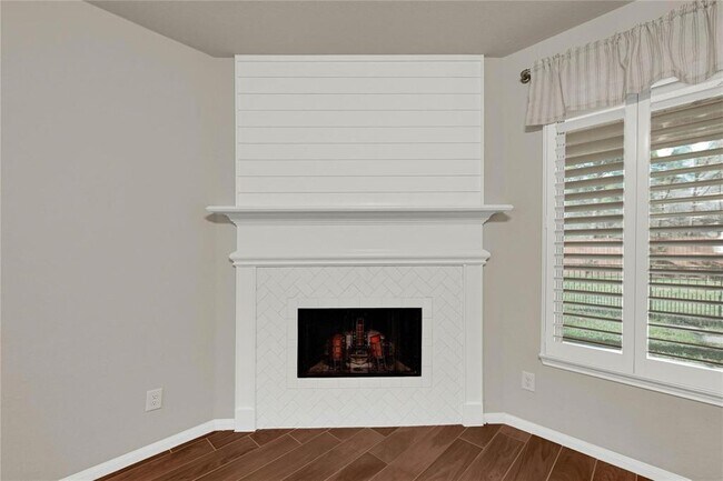 Building Photo - 3310 Pine Chase Dr