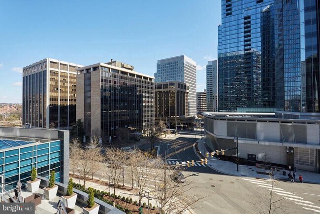 Building Photo - 1881 N Nash St